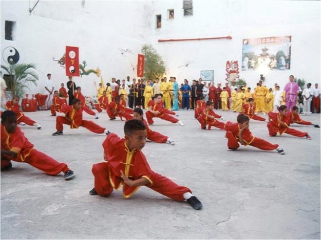 Niños en el área de entrenamiento 2004